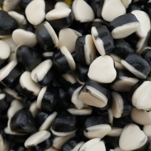 Black & White Hearts - Italian Gummy/Foam Liquorice Sweet