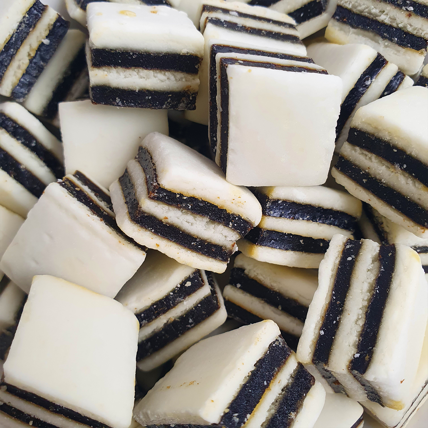 Spanish Black & White Liquorice Mints